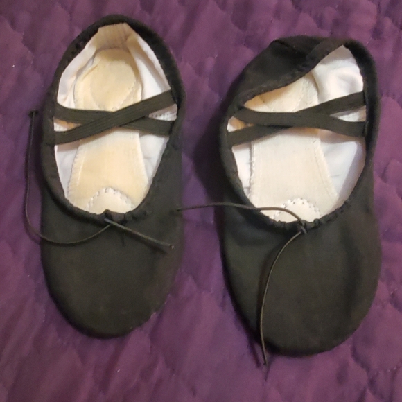 Girls Black Ballet Flats - Picture 2 of 4